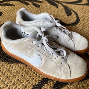 Women’s NIKE Sneakers Size 8
